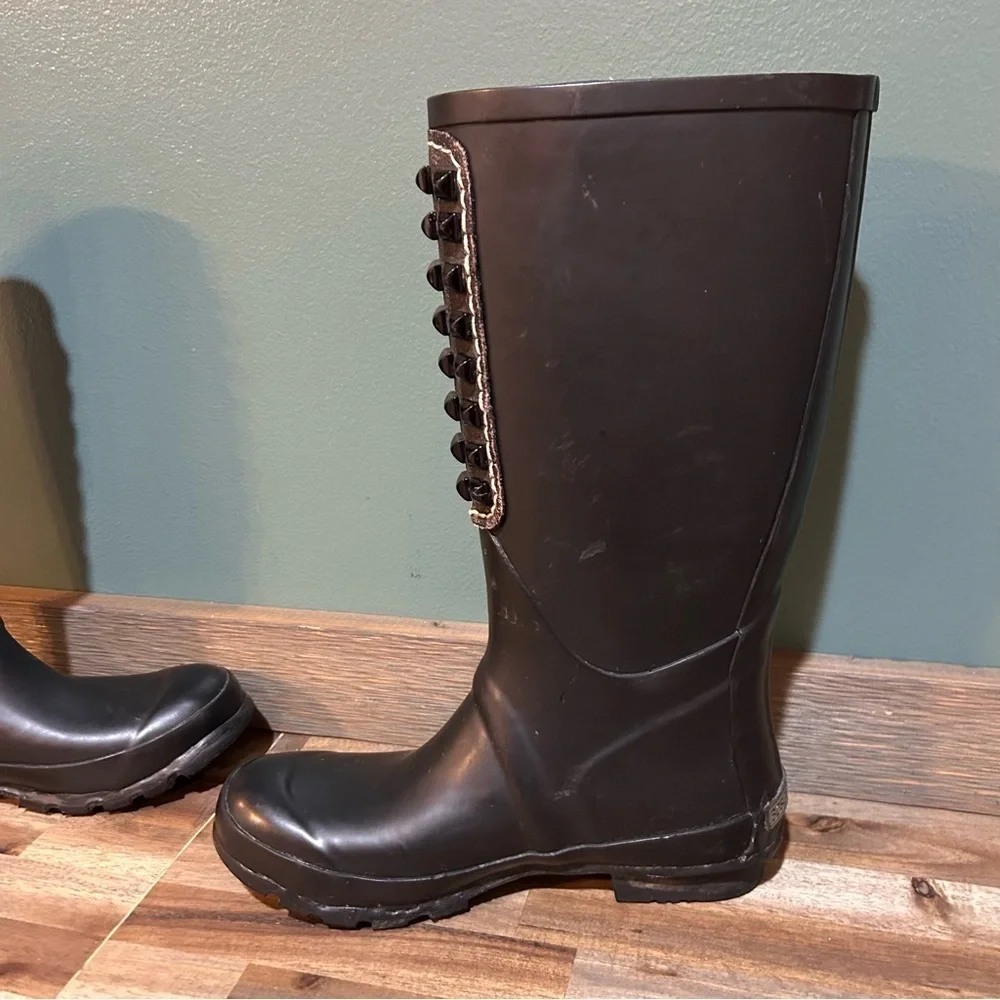BCBGMAXAZRIA Studded Rain Boots – Black – Women’s Size 6